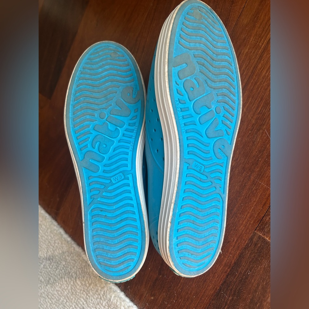Native Blue Slip-On Shoes Women’s Size 9 Worn Once - Picture 3 of 3